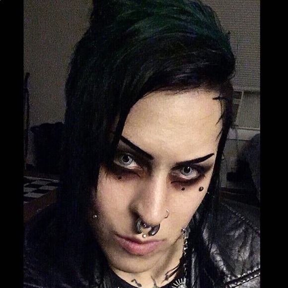 Meet your Posher, Jen - Picture 2 of 3